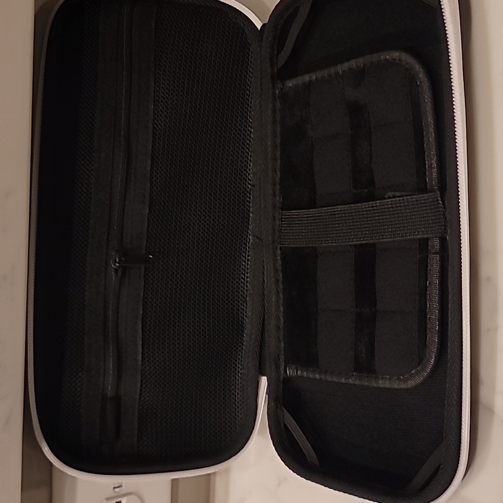 Nintendo switch charging controller pack and travel case - Picture 3 of 5